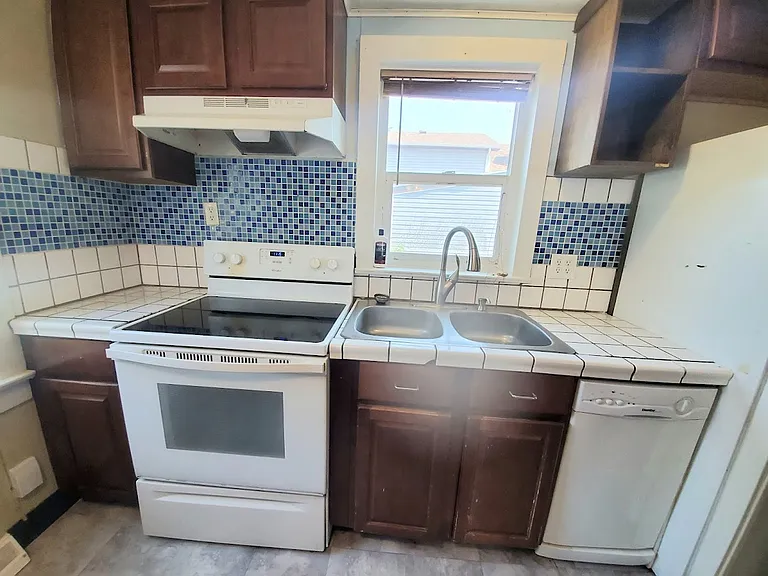 1426 Adams Ave — Photo 6
