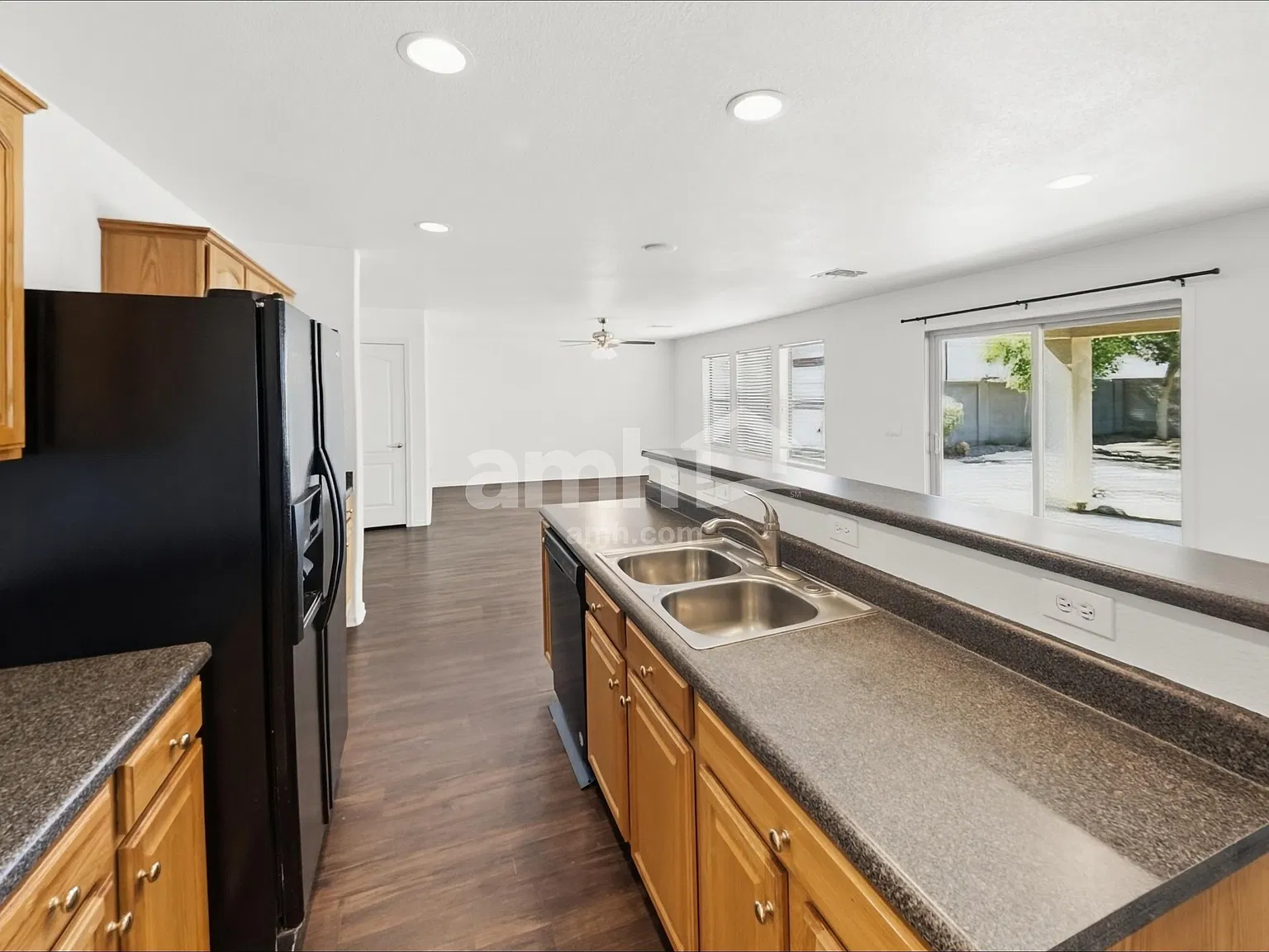 5 bed, 2.5 bath, 2667 sqft, $2,260 — Photo 4