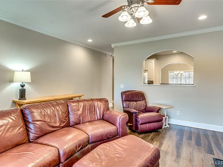 1211 Sadie Cir — Photo 9