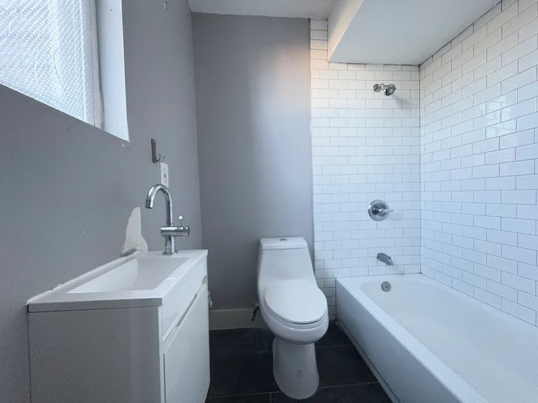 805 Summer Ave #2 — Photo 5
