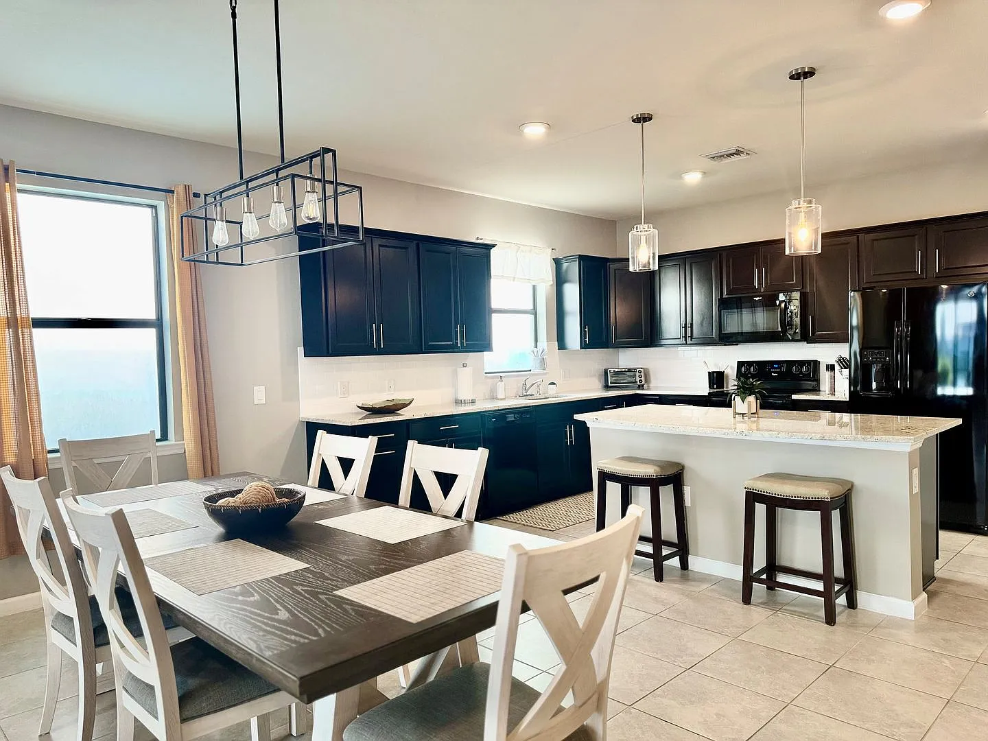 Fully Furnished Seasonal Rental Home & Dog Friendly! Avail Now — Photo 4