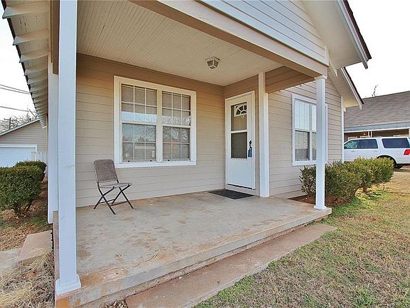 3rd image of 120 W Dowden Dr