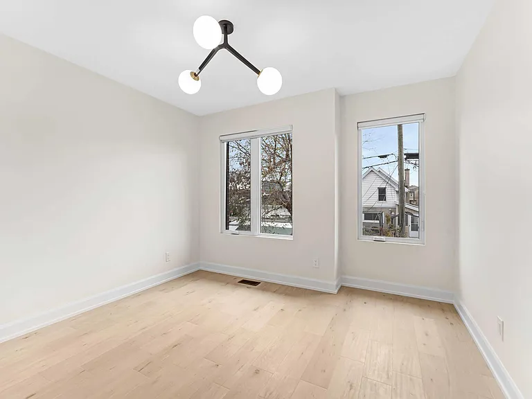 138 Carillon St #A — Photo 11