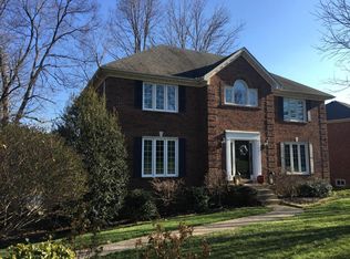9100 Willow Springs Dr, Lyndon, KY 40242