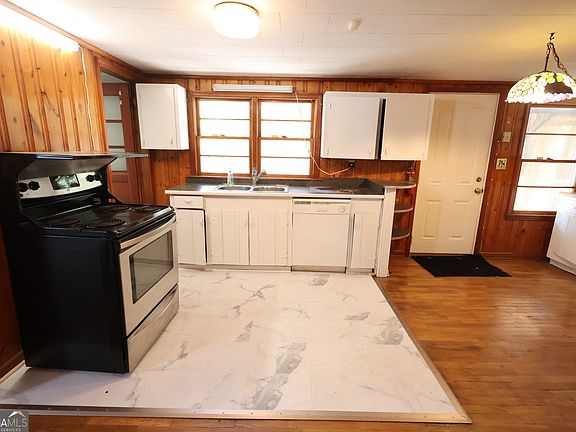 4th image of 140 Bell Ave SE