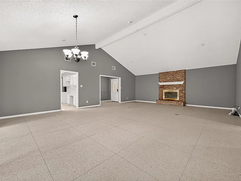 19002 Mirror Lake Dr — Photo 8