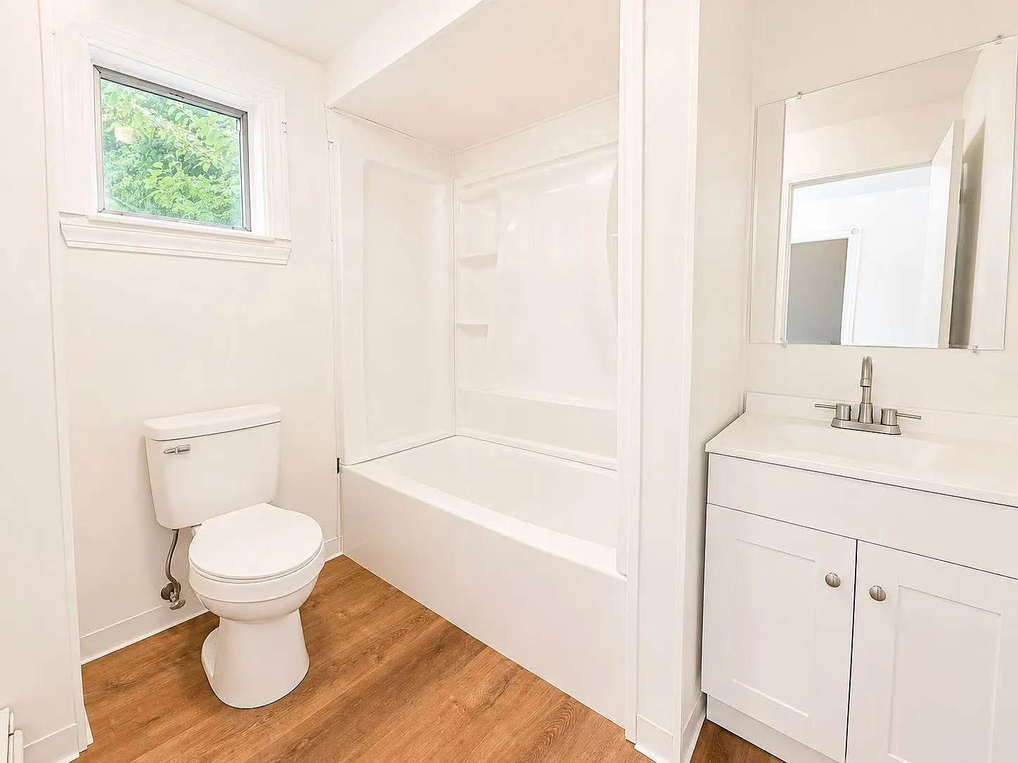 3 bed, 1000 sqft, $2,950 — Photo 2