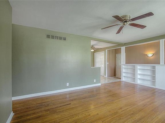 4th image of 8209 W 91st Ter