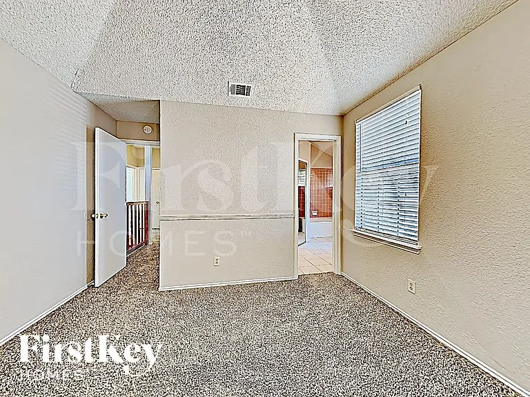 4338 Walsh Ln — Photo 7