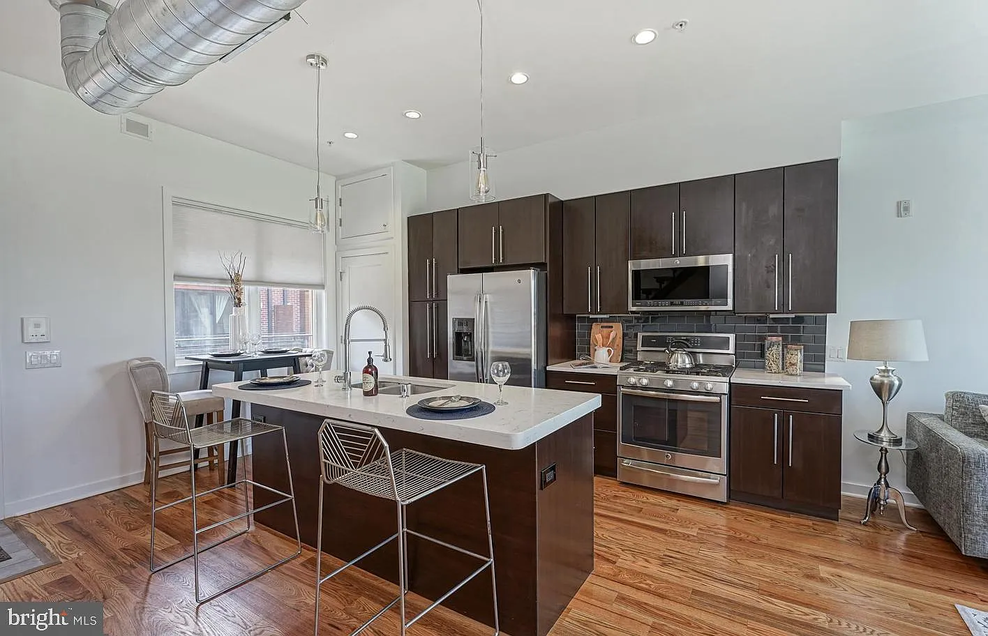 2 bed, 2.5 bath, 1092 sqft, $3,000 — Photo 3