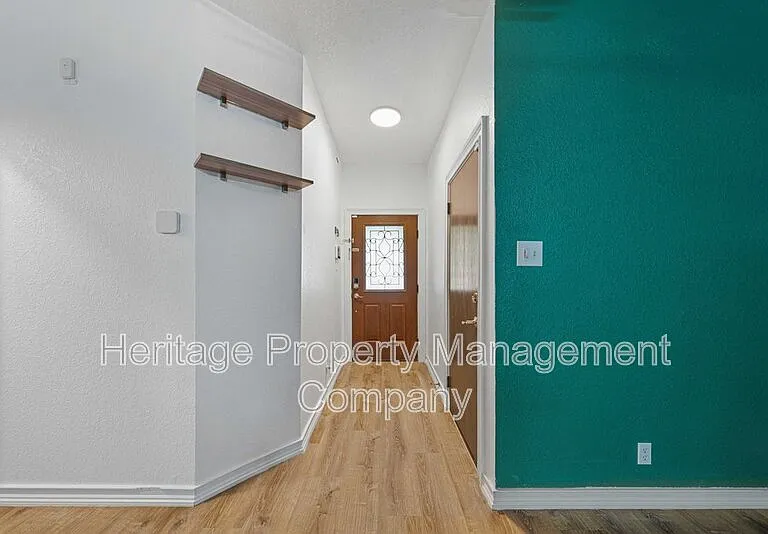 719 Eagle Trl — Photo 4