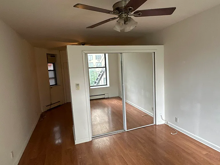 1366 York Ave #4B — Photo 2