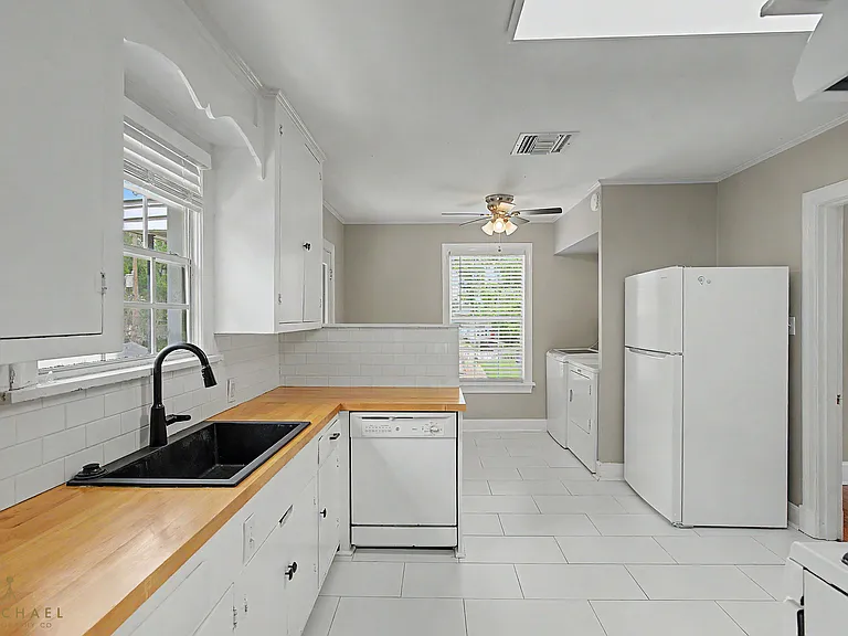 3907 Baltimore Ave — Photo 9
