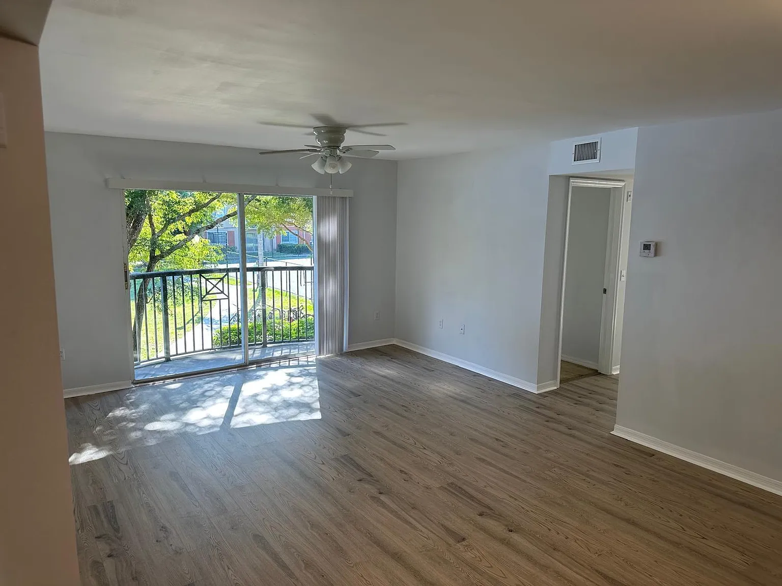 3 bed, 2.0 bath, 1220 sqft, $2,550 — Photo 3