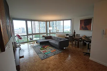 Rented by Space Marketing Shop