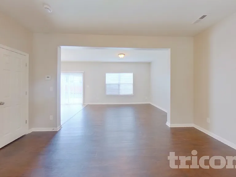 9626 Rothman Ln — Photo 2