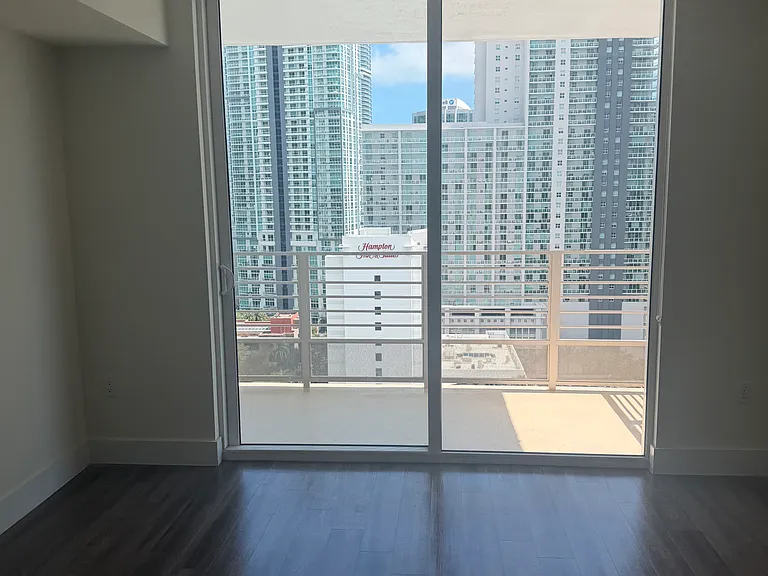 110 SW 13th St #605 — Photo 3