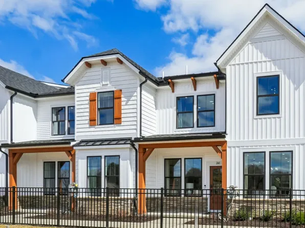 216 Lantana Dr, Brighton, MI 48116