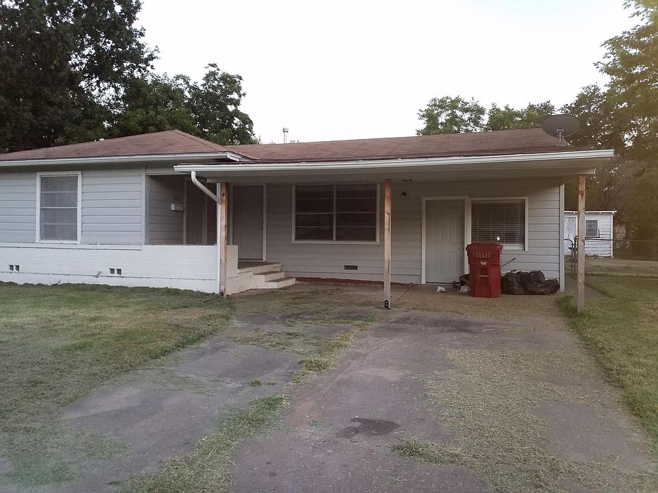 1st image of 102 E Russell Ave