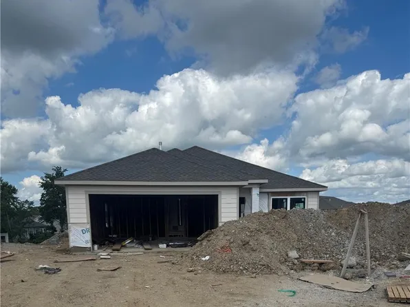 2149 Brook Ridge Cir, Tonganoxie, KS 66086