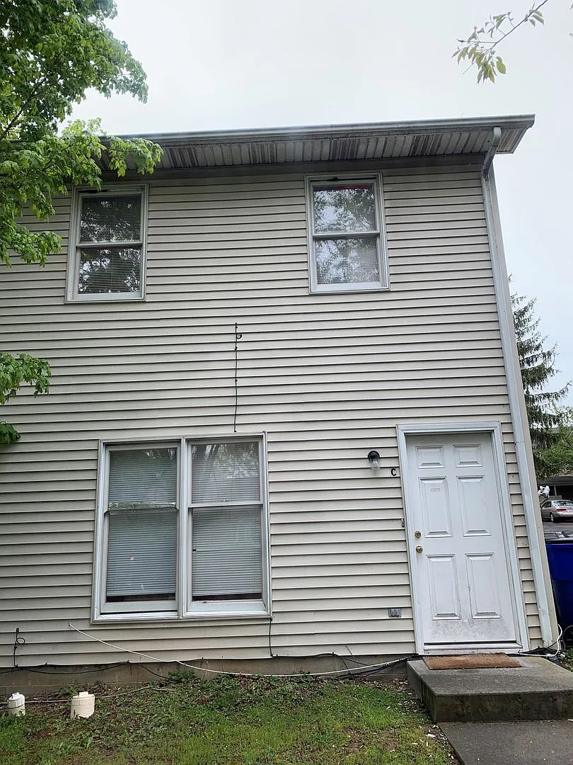 4 Bedroom 3 Bath Townhouse — Photo 1