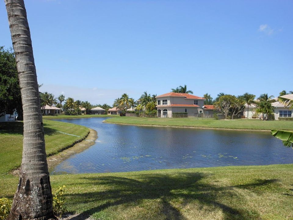 FABULOUS LONG LAKE VIEW