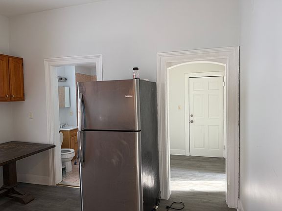 4th image of 407 Summit Ave Floor 1