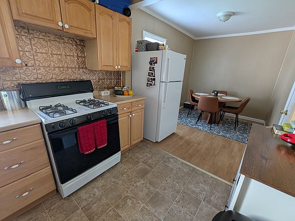 5th image of 131 Thomas St