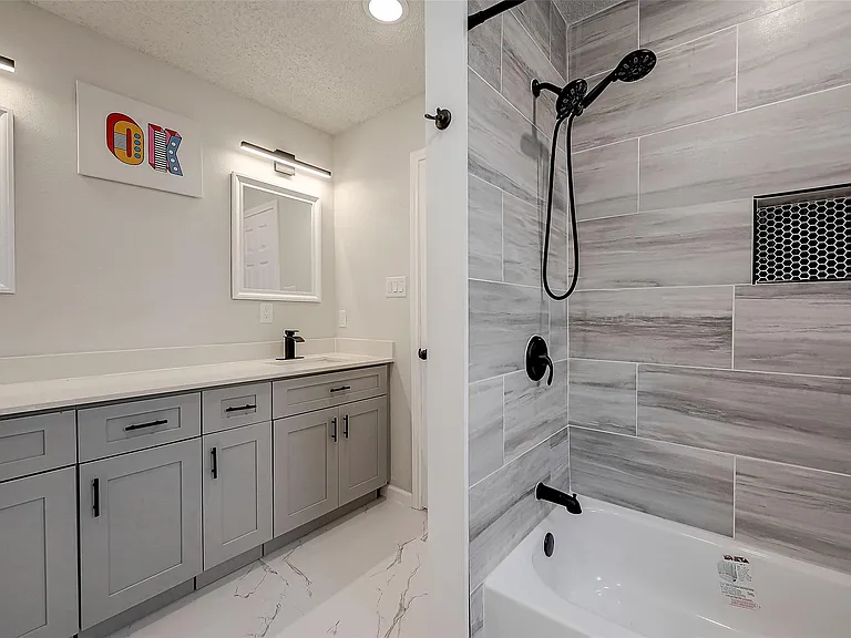 12055 Fairpoint Dr — Photo 12