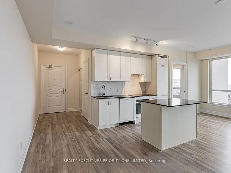 9075 Jane St #809 — Photo 4
