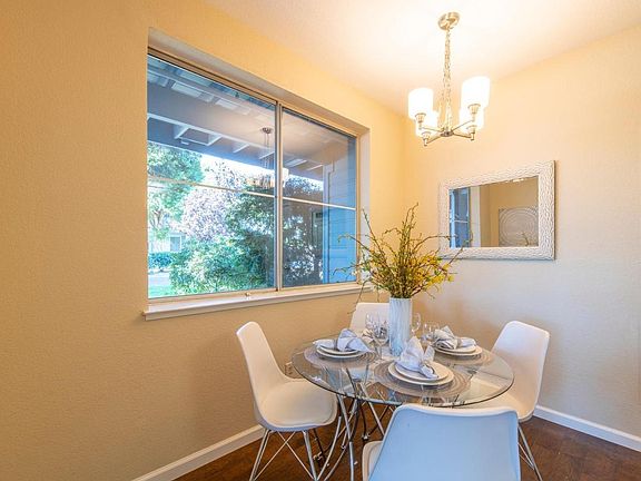 5th image of 405 Cork Harbour Cir APT A