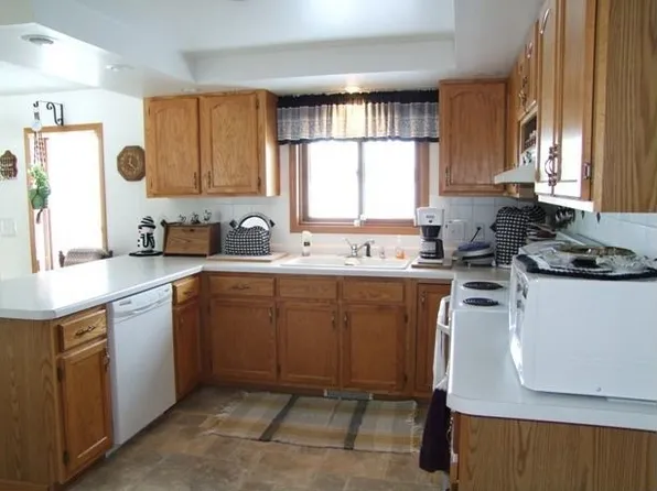 205 Honeysuckle Ln, Aurelia, IA 51005