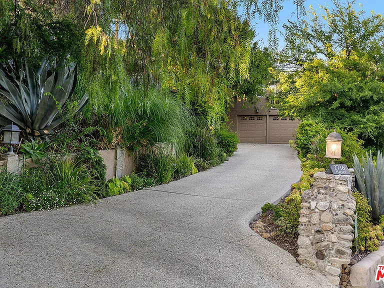 2716 Halsey Rd — Photo 32