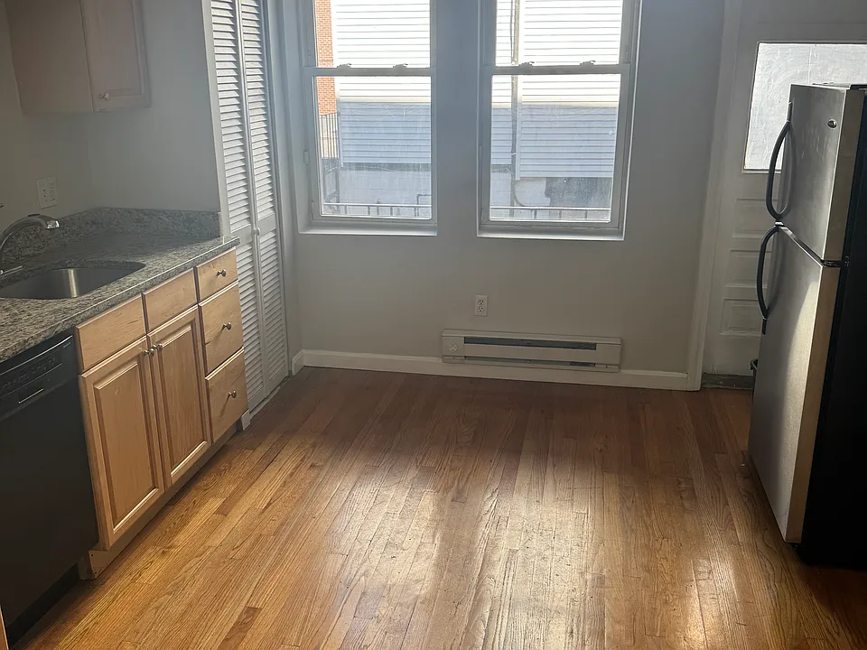 224 Hanover St #4F