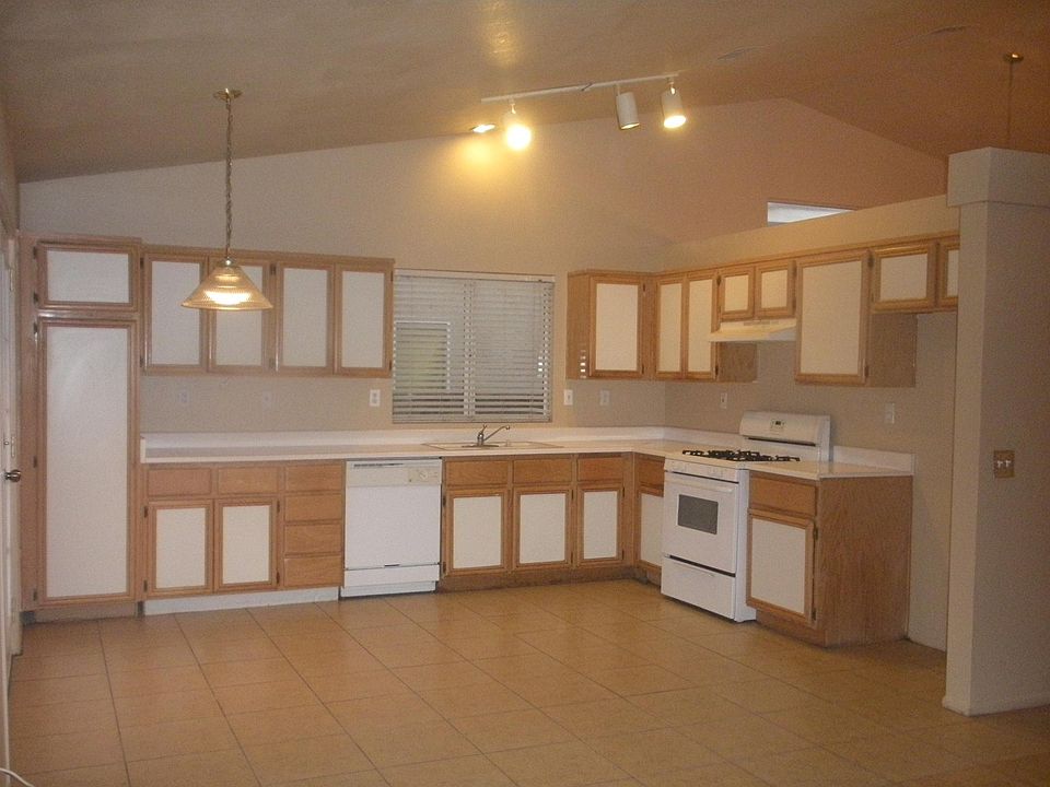 2nd image of 11652 Cornell St