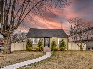 317 Giffords Ln, Staten Island, NY 10308