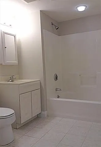 1522 Vfw Pkwy #201 — Photo 6