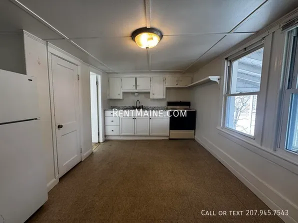 276 Main St APT 8, Waterville, ME 04901