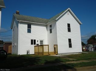 562 S Chestnut St, Newcomerstown, OH 43832