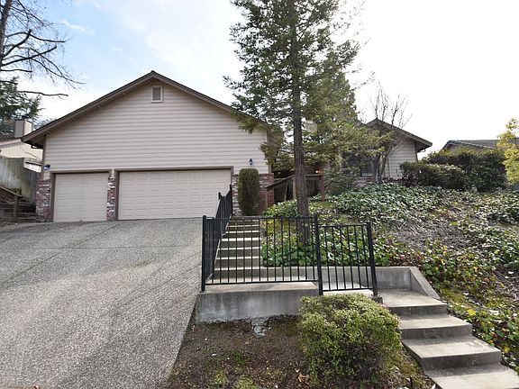 2nd image of 104 Abrozo Ct