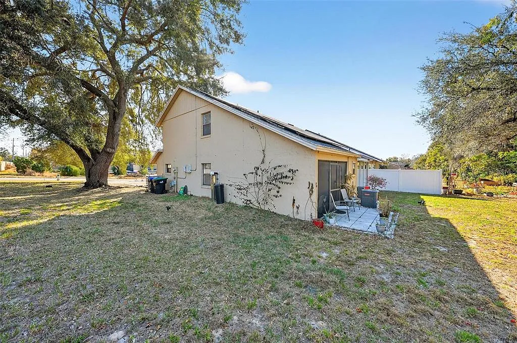 2 bed, 2.0 bath, 1240 sqft, $2,300 — Photo 3