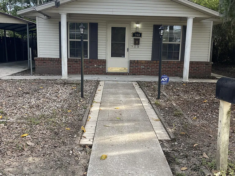 580 SE Nassau St — Photo 1