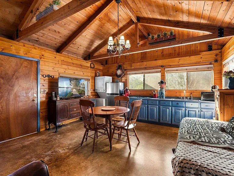 1597 Pipe Springs Dr — Photo 3