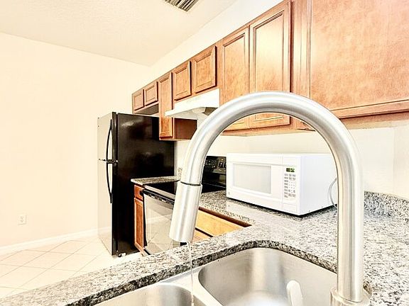 4th image of 429 Newmont Cir Unit 202