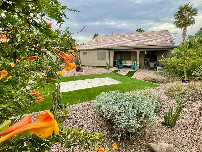 Inviting backyard with lots of space of have fun!