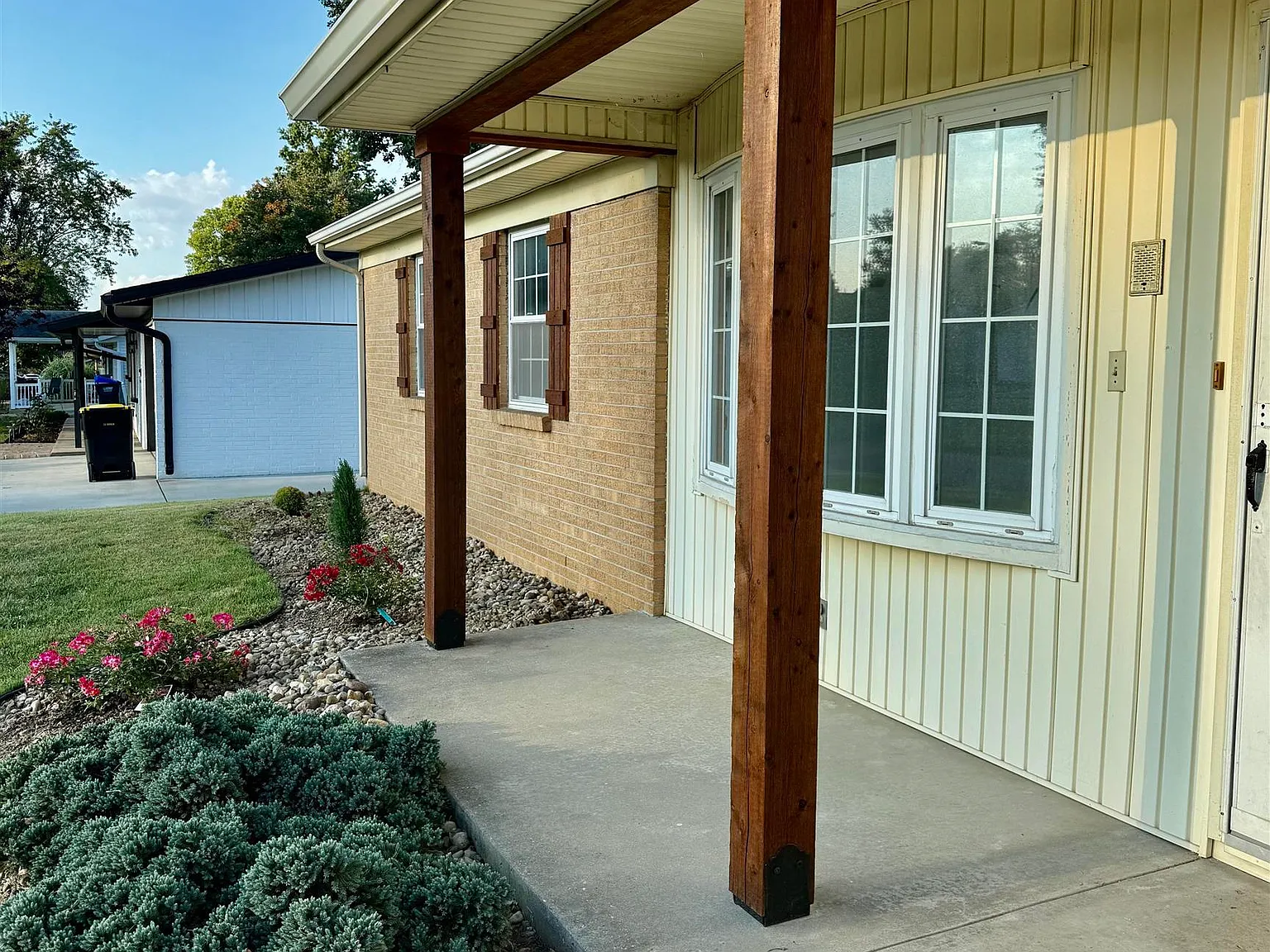 3 bed, 2.0 bath, 1265 sqft, $2,100 — Photo 4