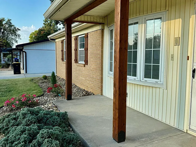 404 S Hickory Dr — Photo 4