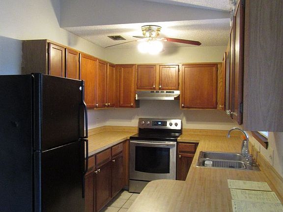 2nd image of 512 Fox Hollow Ln
