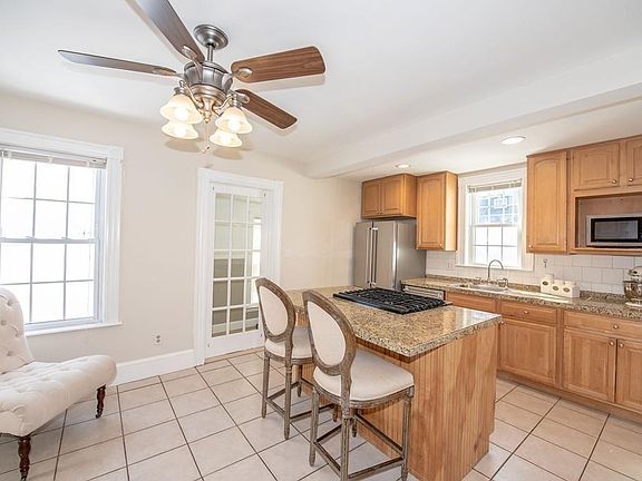3rd image of 15 Endicott St