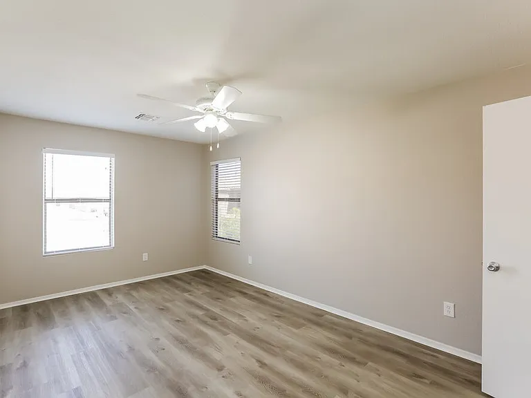 2213 E 35th Ave — Photo 14